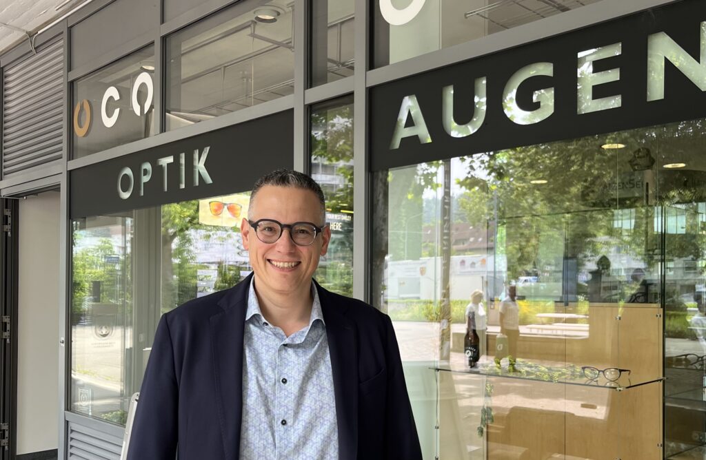 Optiker Olivier Aecherli, ist überzeugt, dass das Quartier mit dem Tram Affoltern neuen Schub erhält.